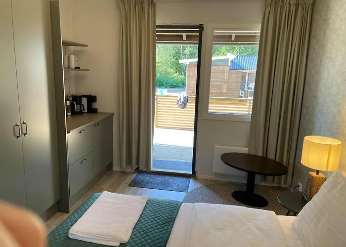 Kaunissaaren Maja 호텔 콧카