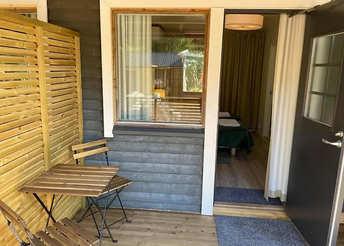 Kaunissaaren Maja 호텔 콧카