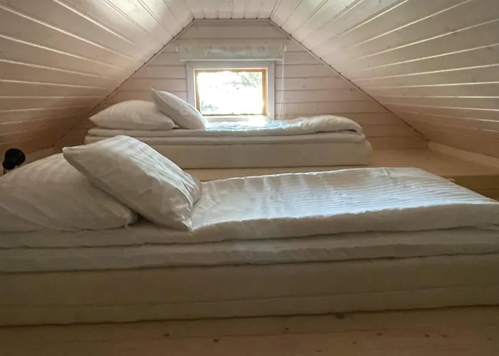 Kaunissaaren Maja 호텔 콧카